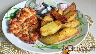 стейки из куриной грудки с картофельными дольками