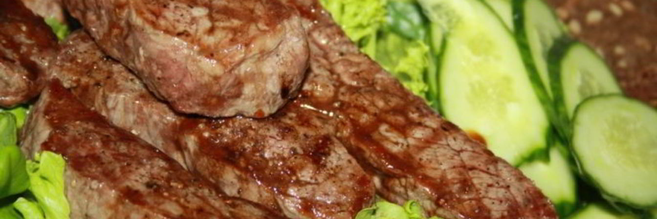 Стейки из мраморной говядины на сковороде-гриль