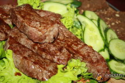 Стейки из мраморной говядины на сковороде-гриль