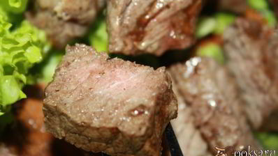 стейки из мраморной говядины на сковороде-гриль