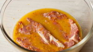 стейки из свинины с апельсиново-горчичным соусом