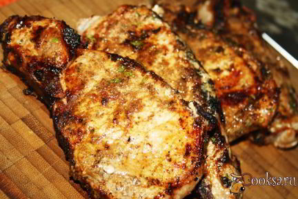 Стейки из свиной корейки в томатном маринаде