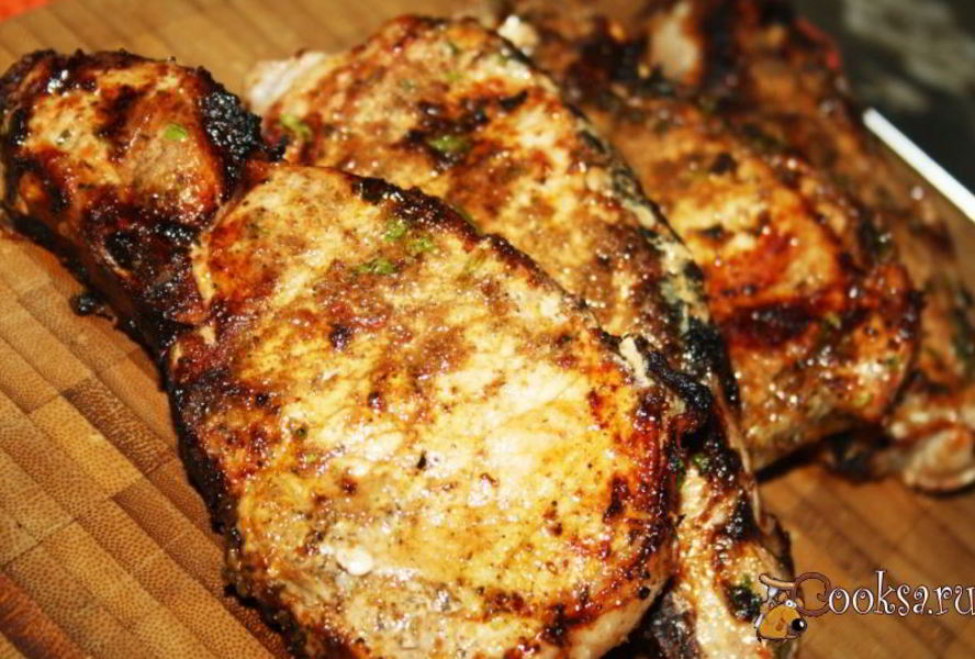 Стейки из свиной корейки в томатном маринаде