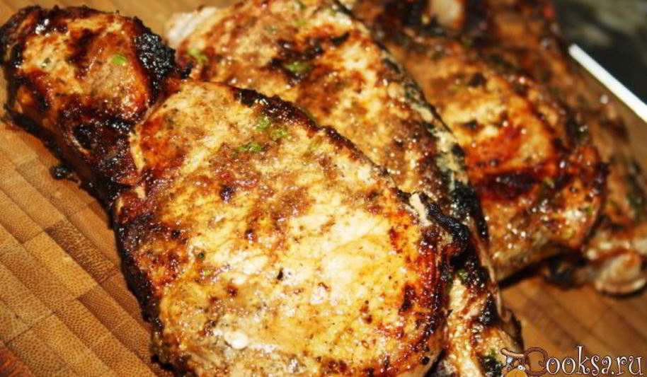 Рецепт стейков из свиной корейки в томатном маринаде