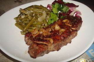 Стриплойн — стейк с зеленой фасолью