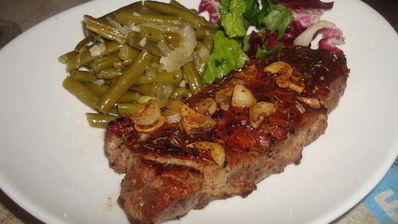 стриплойн — стейк с зеленой фасолью