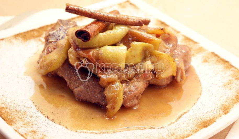 Рецепт свиного стейка на сковороде в яблочном соусе