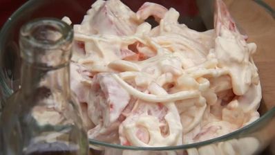 три вида стейков и томатный салат