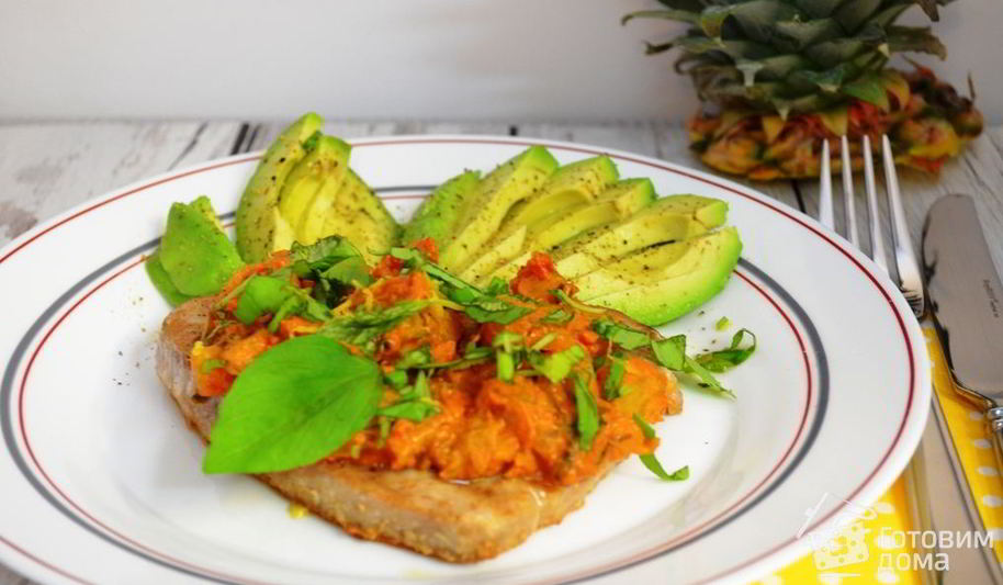 Рецепт тунцовых стейков с ананасовым чатни