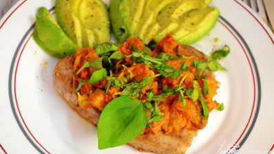 тунцовые стейки с ананасовым чатни