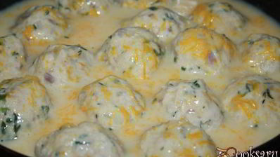 индюшиные тефтели в молочной подливе