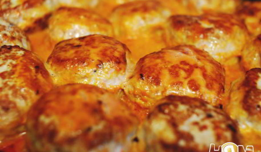 Рецепт куриного-свинных тефтели, запеченные в соусе