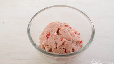 куриные тефтели с кориандром и томатным соусом