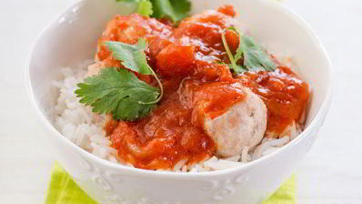 куриные тефтели с кориандром и томатным соусом
