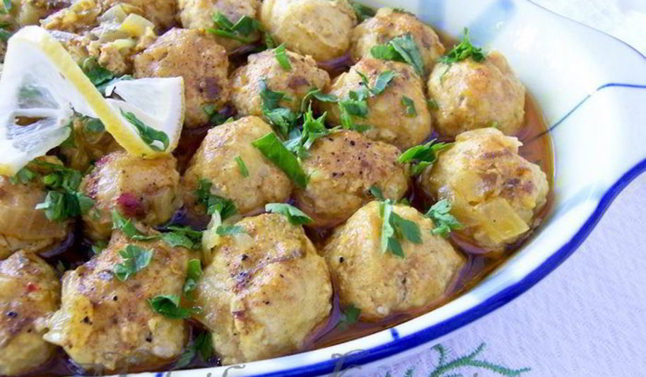 Рецепт куриных тефтелей в пряном лимонном соусе