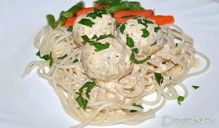 Рецепт куриных тефтелей в сливках