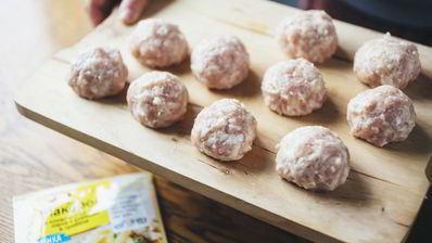 куриные тефтели в сливочно-сырном соусе