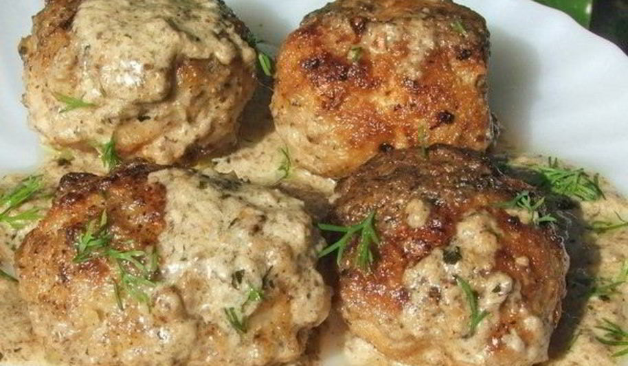 Рецепт мясных тефтелей с рисом в сливочном соусе
