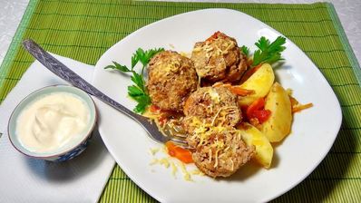 мясные тефтели в овощном соусе