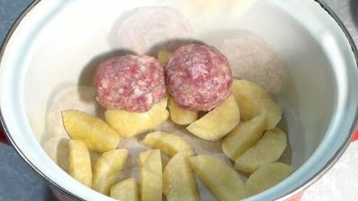 мясные тефтели в овощном соусе