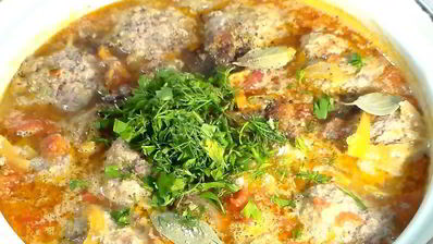 мясные тефтели в овощном соусе
