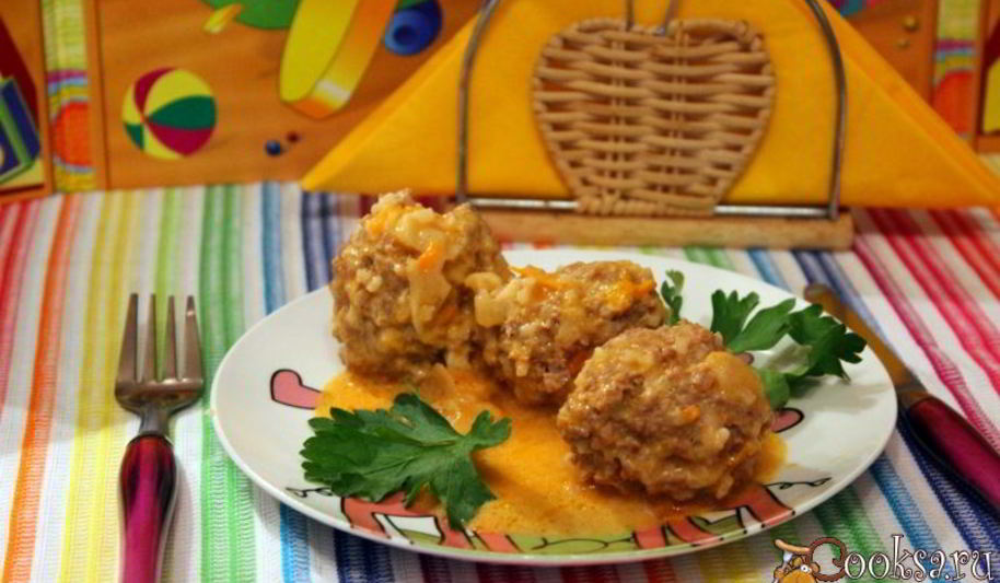 Рецепт мясных тефтелей в сметанно-томатном соусе