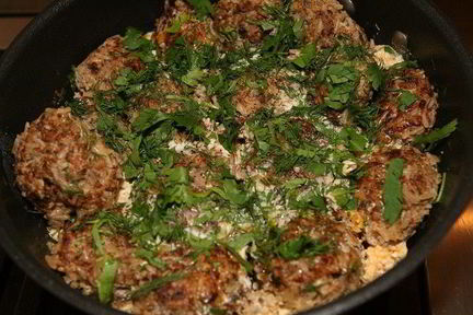 Мясные тефтельки с рисом и зеленью