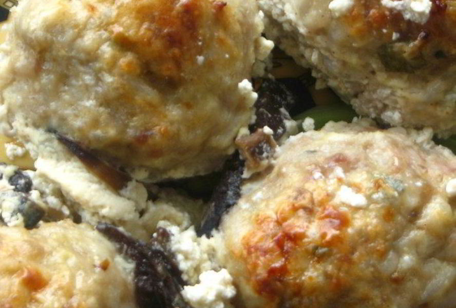 Нежнейшие тефтели с овощами под сметанно-грибным соусом