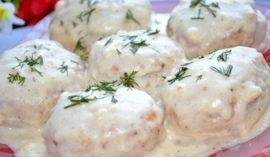 Рецепт нежных мясных тефтелей в белом соусе