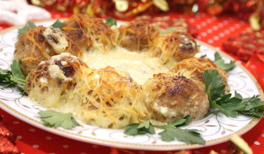Рецепт рождественского венка из тефтелей