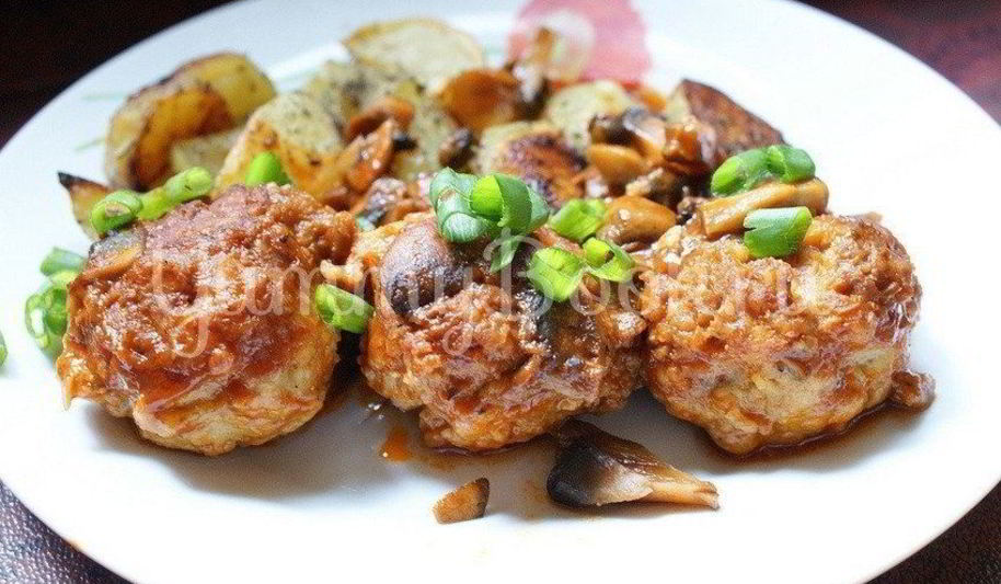 Рецепт рыбных тефтелей с грибным соусом