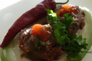 Рыбные тефтели с красной капустой и коричневым рисом