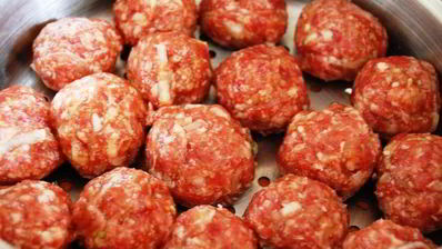 спагетти с паровыми тефтельками под томатным соусом