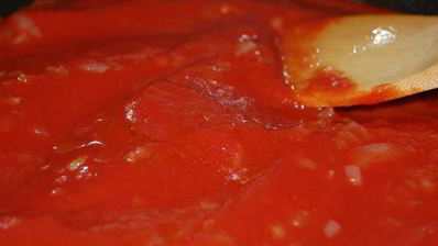 спагетти с паровыми тефтельками под томатным соусом