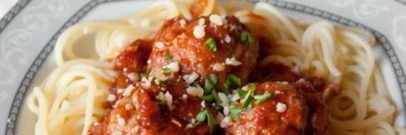 Спагетти с тефтелями в томатном соусе