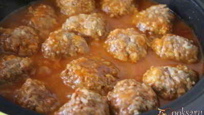 тефтели из говядины с рисом в соусе из овощного сока