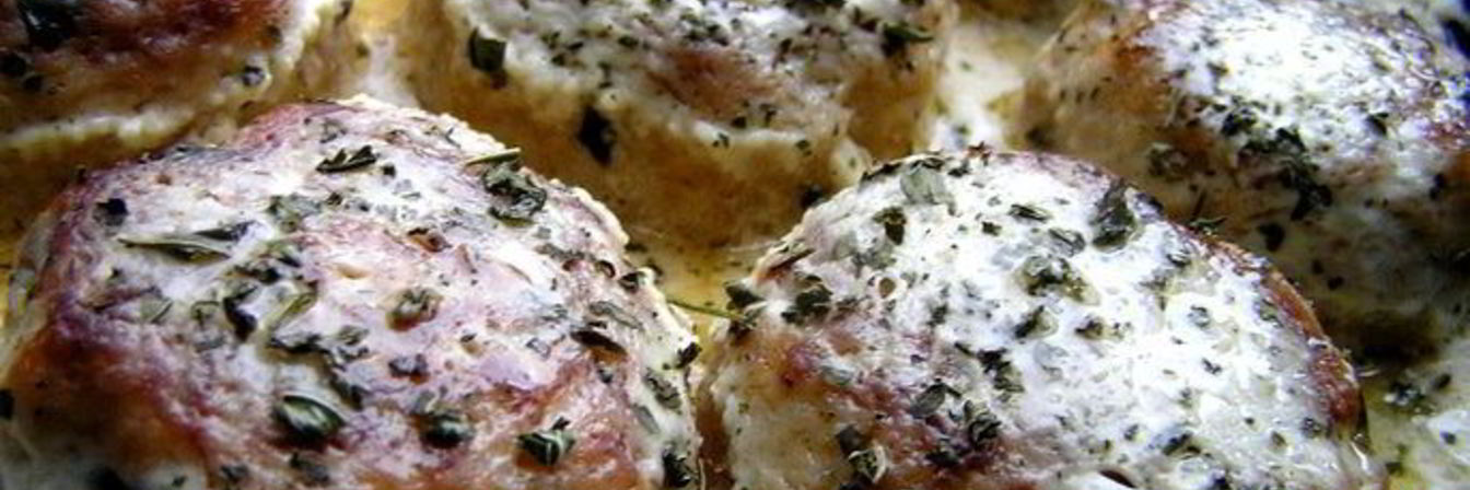 Тефтели из индейки с базиликом и мятой в сливочном соусе