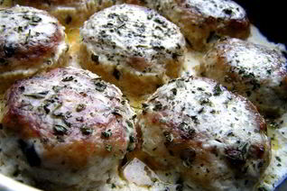 Тефтели из индейки с базиликом и мятой в сливочном соусе