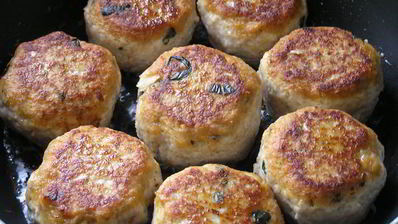 тефтели из индейки с базиликом и мятой в сливочном соусе