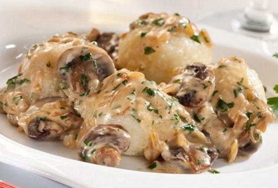 Тефтели из картофеля под грибным соусом