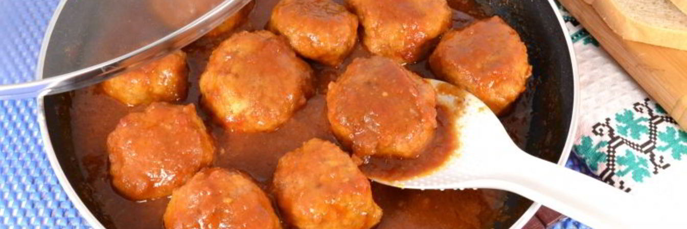 Тефтели из смешанного фарша в томатно-апельсиновом соусе