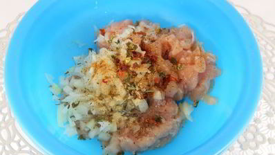 тефтели из свинины и курицы в панировке из манки в сметанном соусе