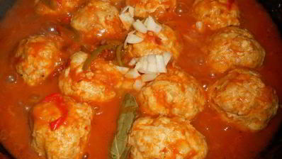 тефтели куриные в соусе из томатов и сладкого перца