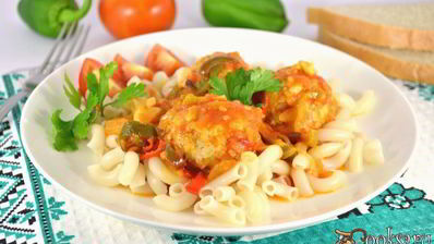 тефтели куриные в соусе из томатов и сладкого перца