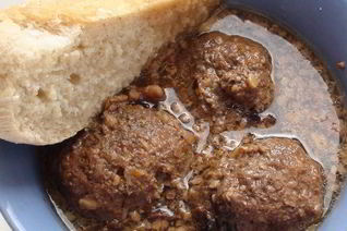 Тефтели с черносливом и грецкими орехами