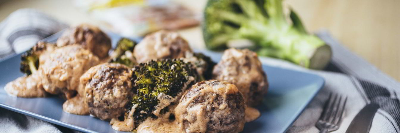 Тефтели с грецкими орехами в соусе