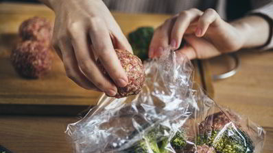 тефтели с грецкими орехами в соусе