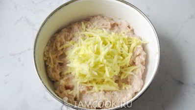 тефтели с яблоками в сметанном соусе