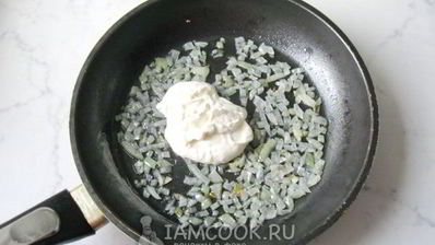 тефтели с яблоками в сметанном соусе