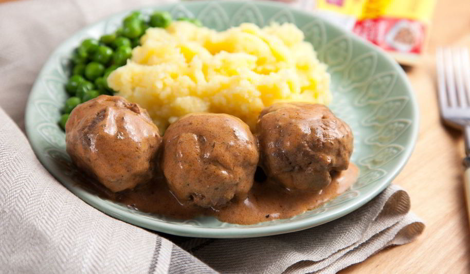 Рецепт тефтелей с яйцом в сливочно-томатном соусе